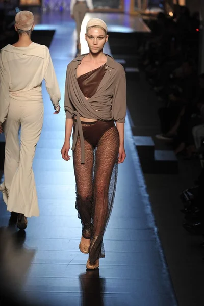Look 14